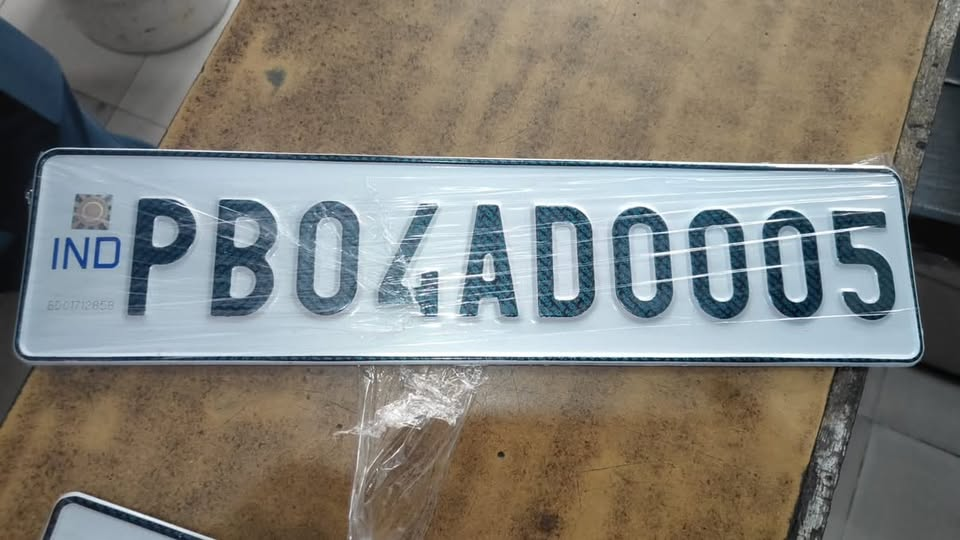 HSRP-style vehicle number plate